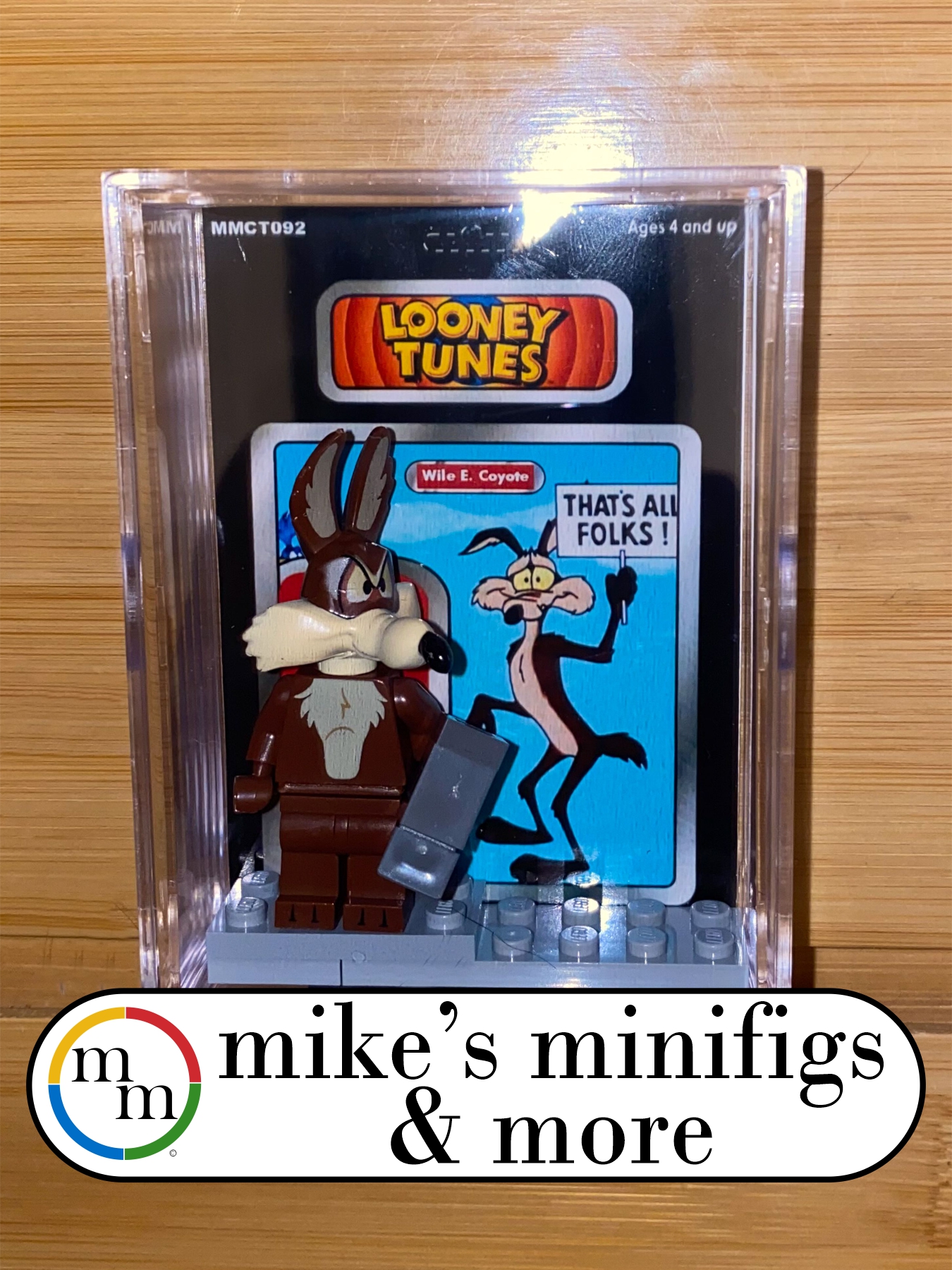 Lot - Happy Meal display, Super Looney Tunes with snap on